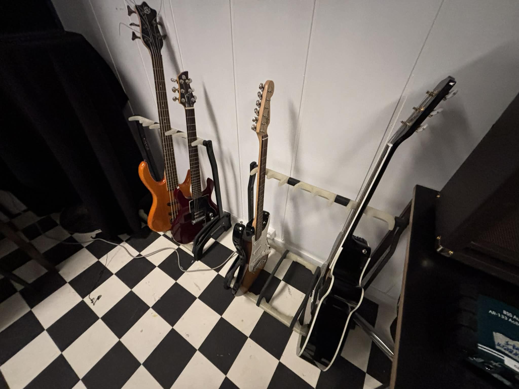 Gitarer på stativ